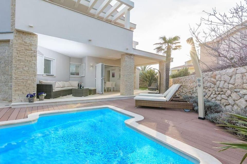 Swimming pool, Swimming pool, sunbed