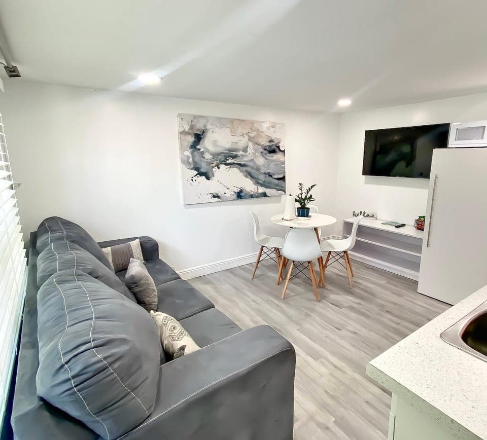 Wilton Manor Oasis Apartment in Wilton Manors