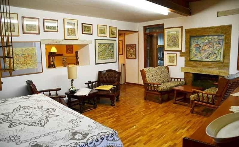 Communal lounge/ TV room