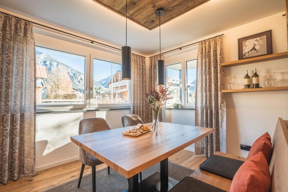 Dining area, Mountain view