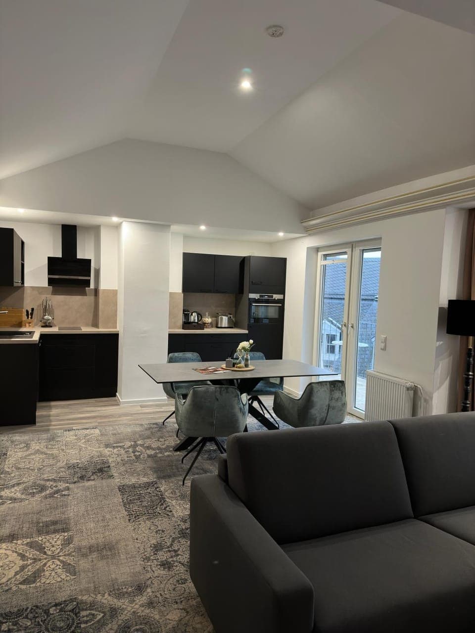 Kitchen or kitchenette, Living room, Seating area, Dining area, pet friendly, stove