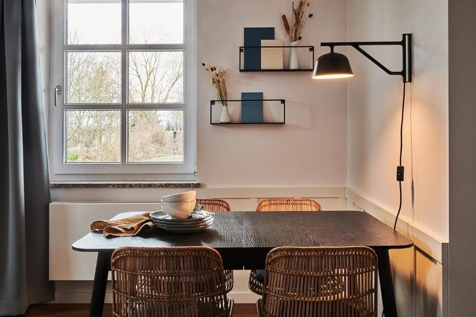 Property building, Seating area, Dining area