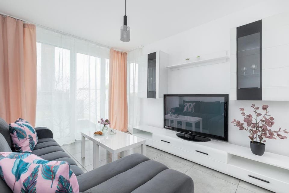 TV and multimedia, Living room, Seating area, Evening entertainment