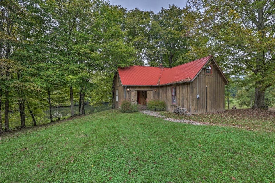 Rustic Cabin in the Woods: 2-Acre Fishing Pond! Cabin in Rising Sun