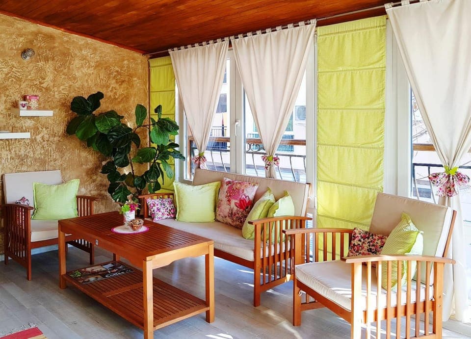 Living room, Seating area