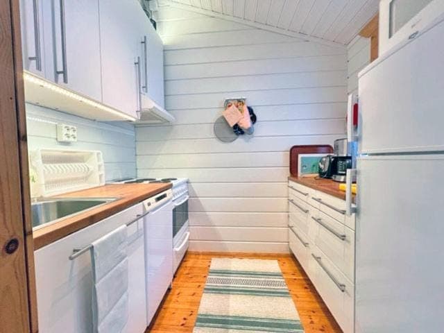 Coffee/tea facilities, Kitchen or kitchenette, dishwasher, minibar, pet friendly, stove