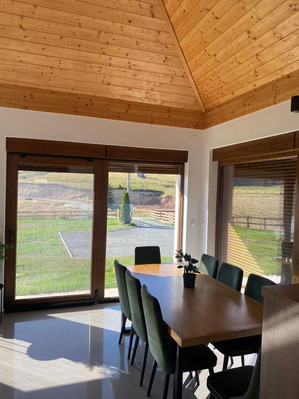 Seating area, Dining area