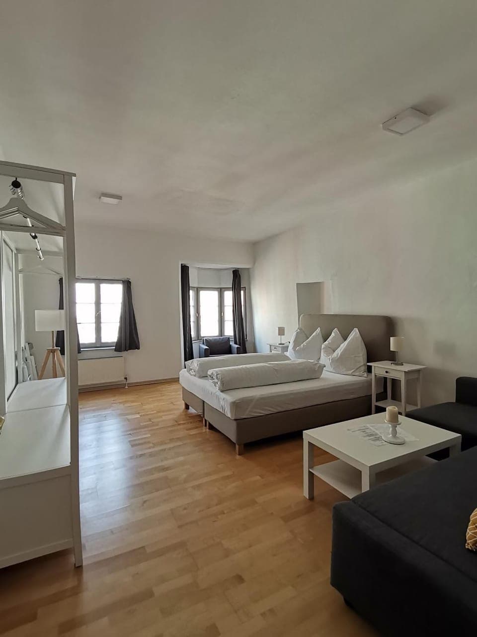 Bed, Living room, Seating area, Bedroom, wardrobe