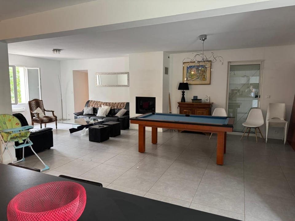 Billiard, Living room