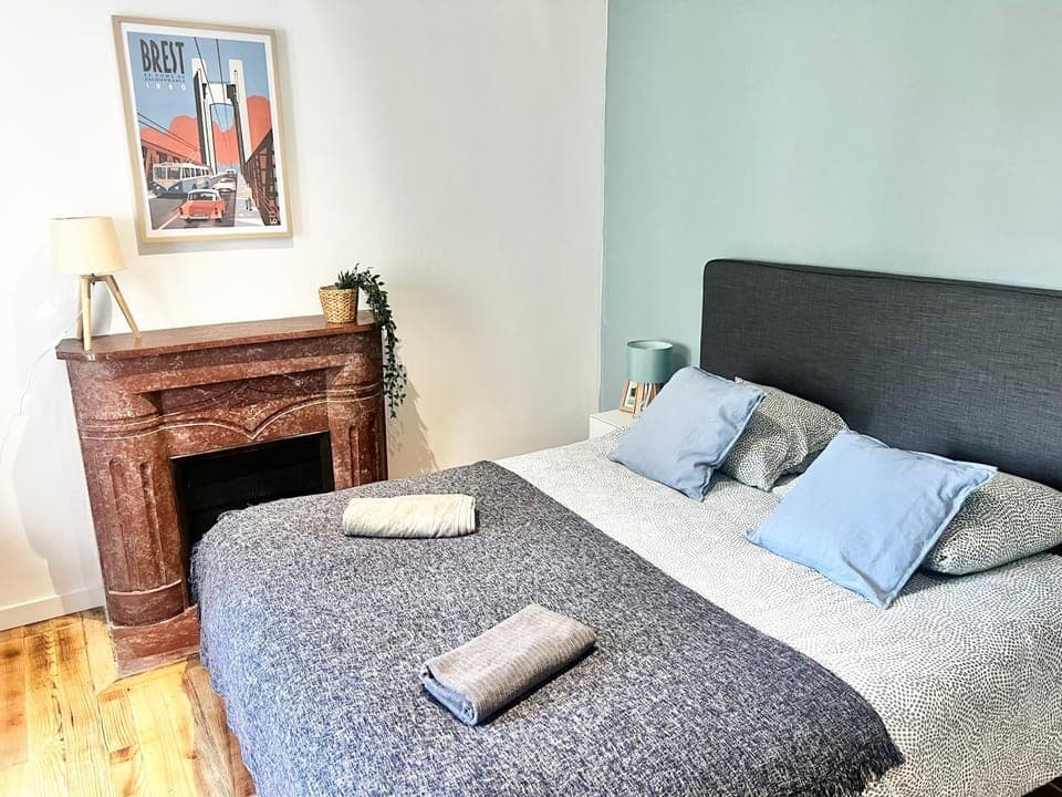 Bed, Photo of the whole room