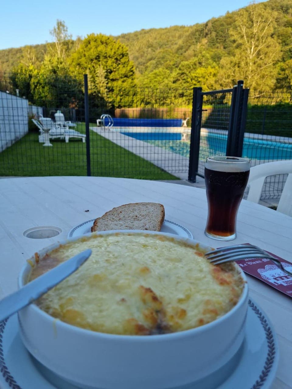 Food and drinks, Food, Swimming pool, Lunch, Dinner