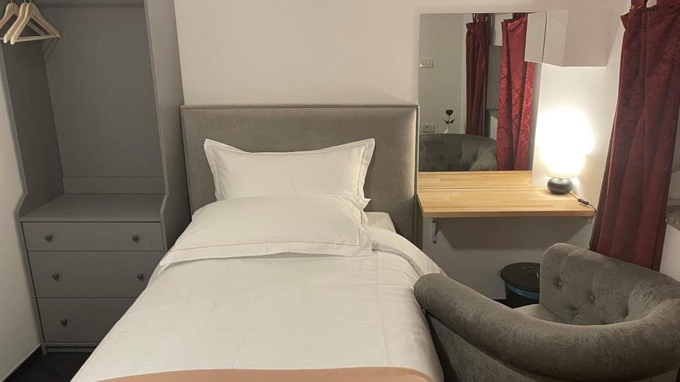 Bed, Photo of the whole room, Seating area, Bedroom