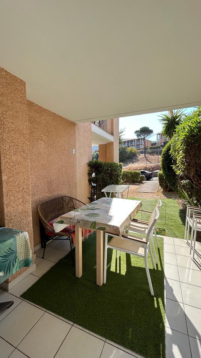 Patio, Garden, Dining area, Garden view