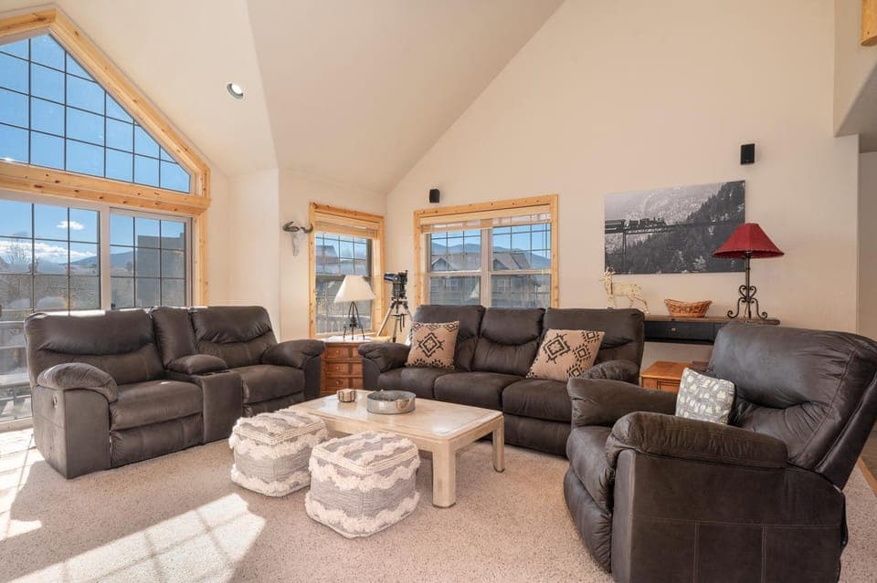 Living room, Mountain view, furniture