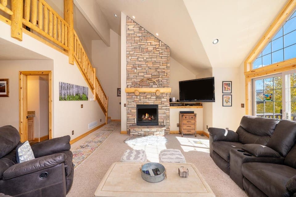 TV and multimedia, Living room, fireplace, furniture