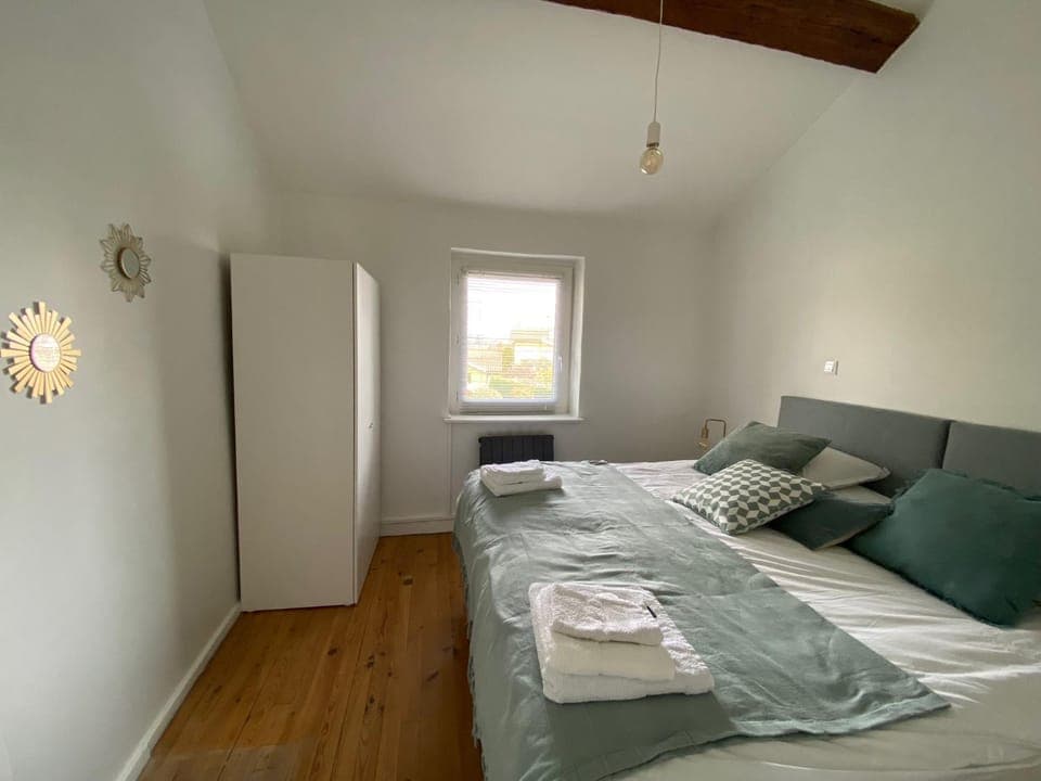 Bed, Photo of the whole room, Bedroom