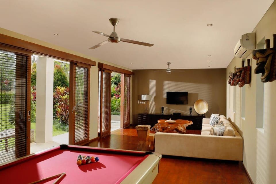 Activities, Billiard, Living room