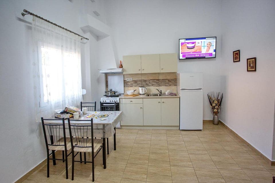 Kitchen or kitchenette, Communal kitchen