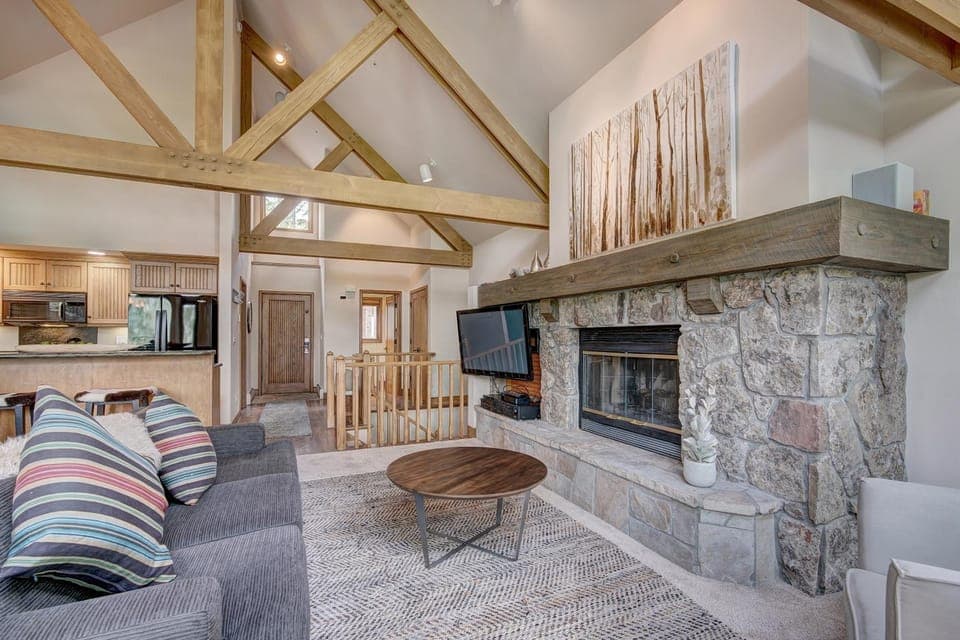 Luxury 4BR Pines Townhome amongst the peace and quiet House in Beaver Creek