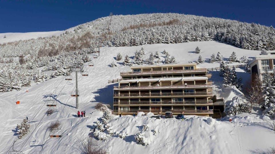 Property building, Skiing