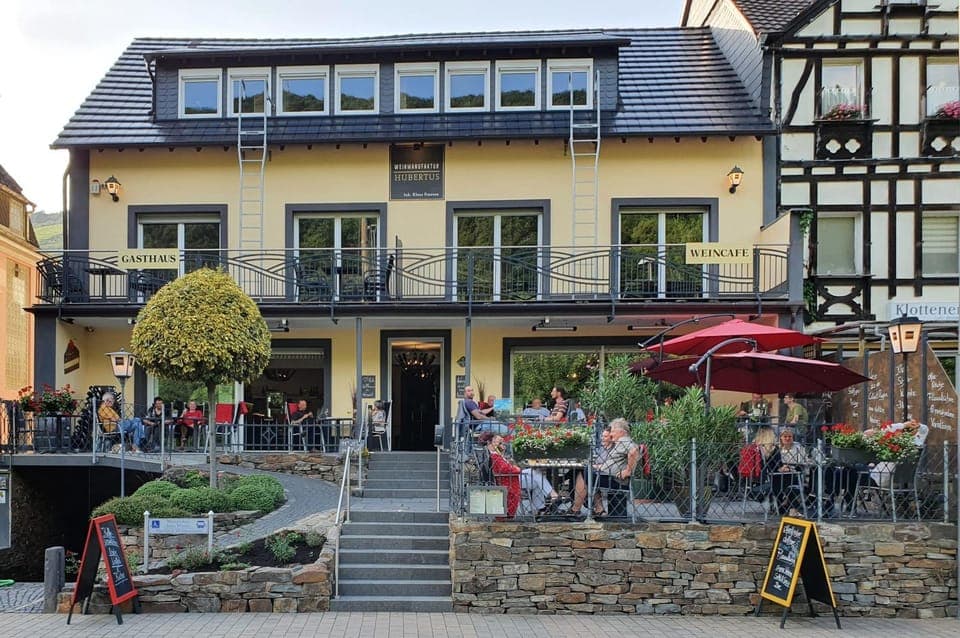 Property building, Patio, Facade/entrance