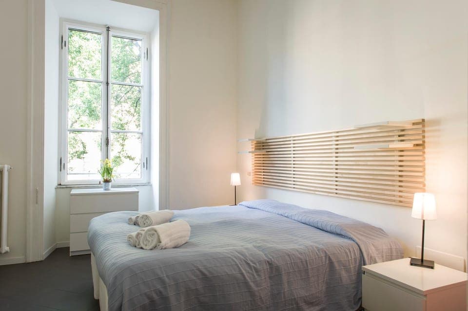 Bed, View (from property/room), Bedroom, Inner courtyard view, towels, towels