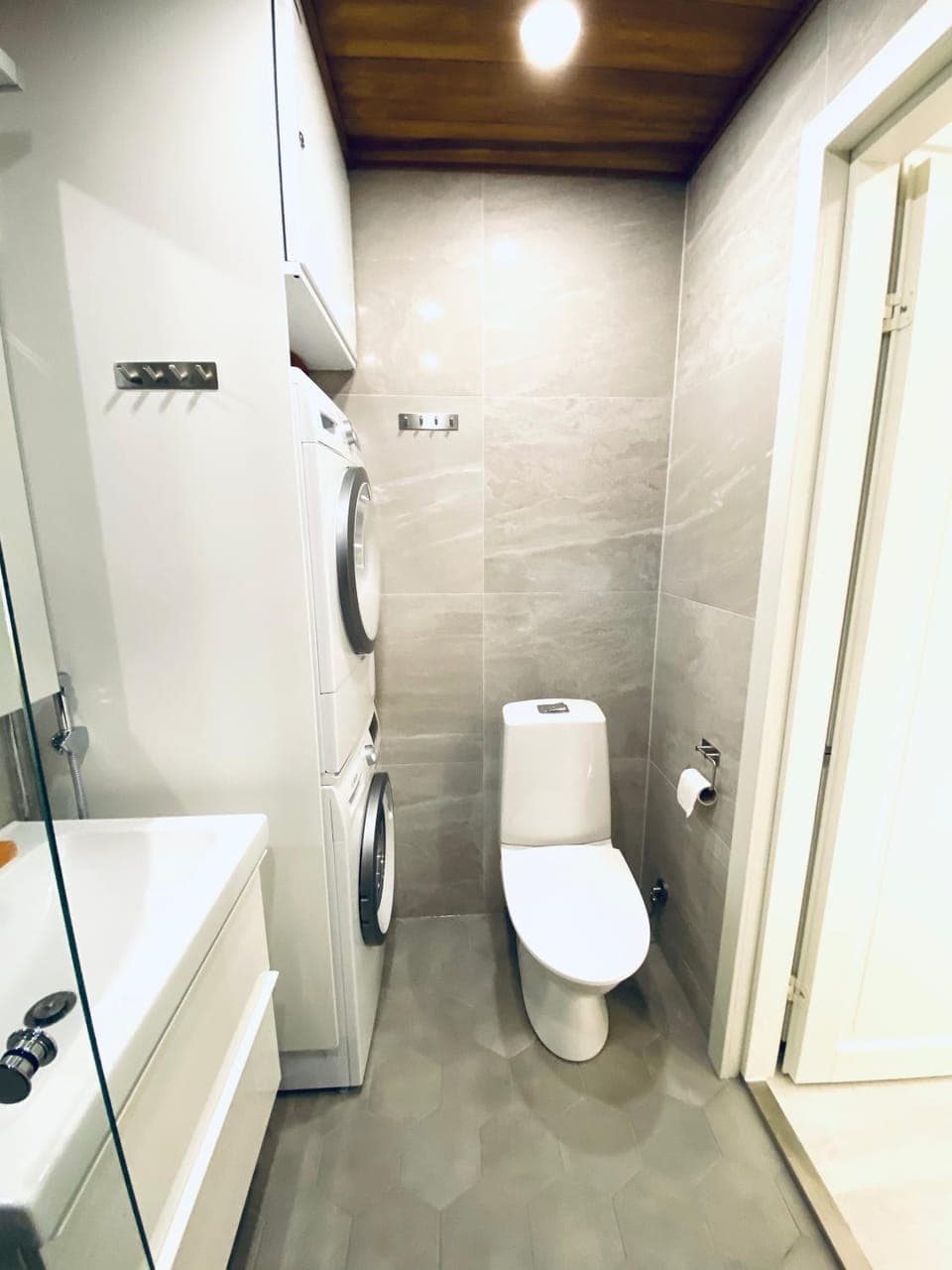Bathroom, laundry, washing machine, dryer