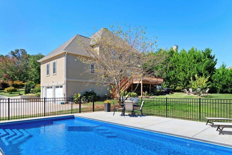 Property building, Swimming pool