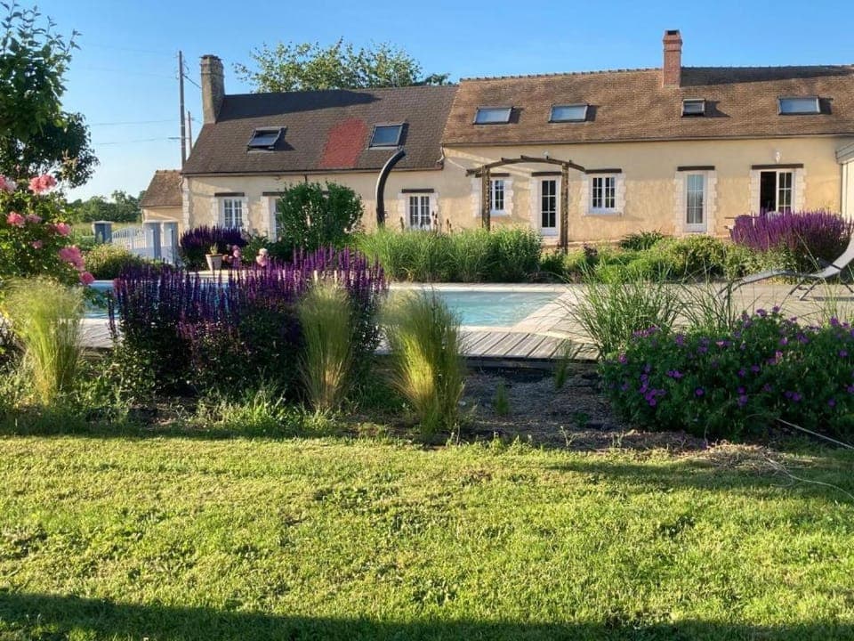 Property building, Garden, Swimming pool