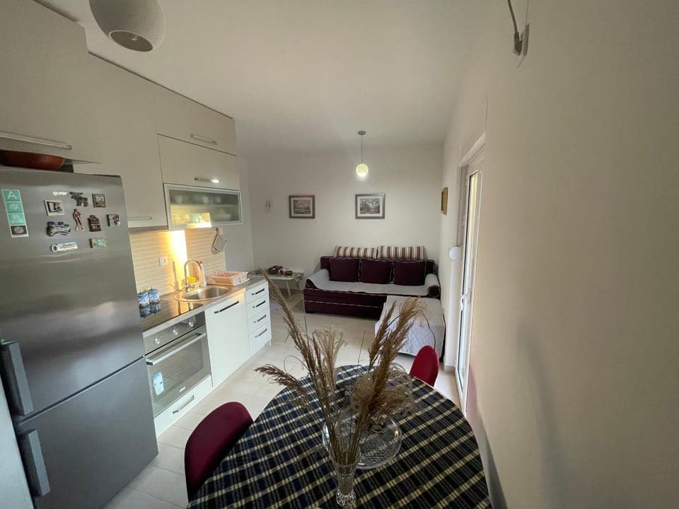 Kitchen or kitchenette, Living room, Dining area, oven