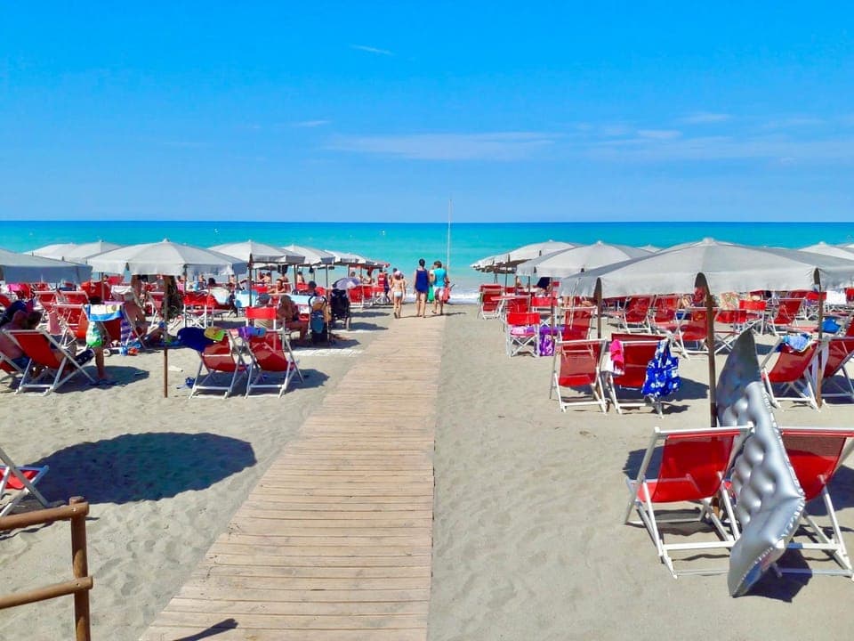 Neighbourhood, Beach