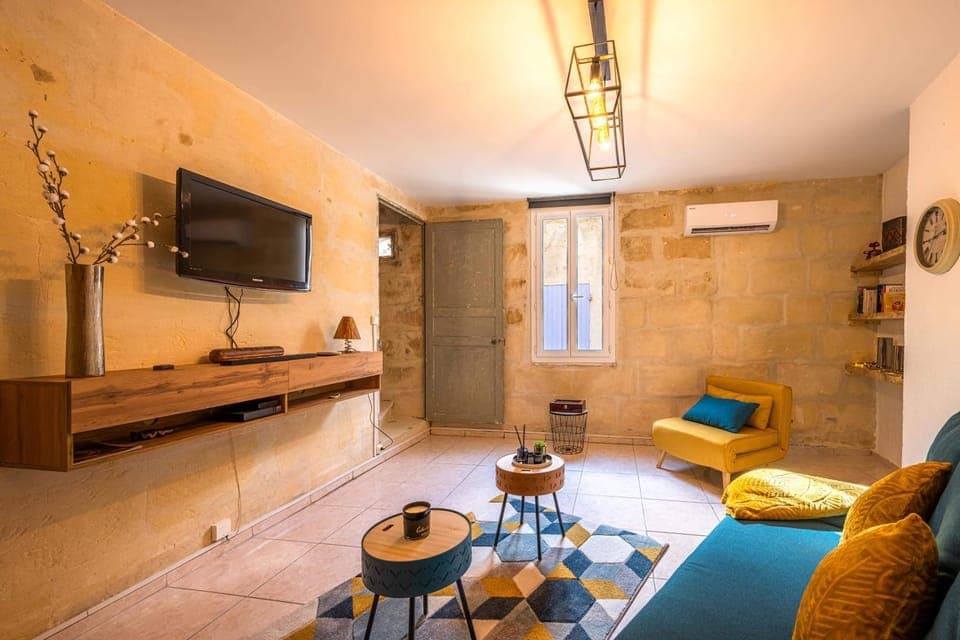 TV and multimedia, Living room, Seating area