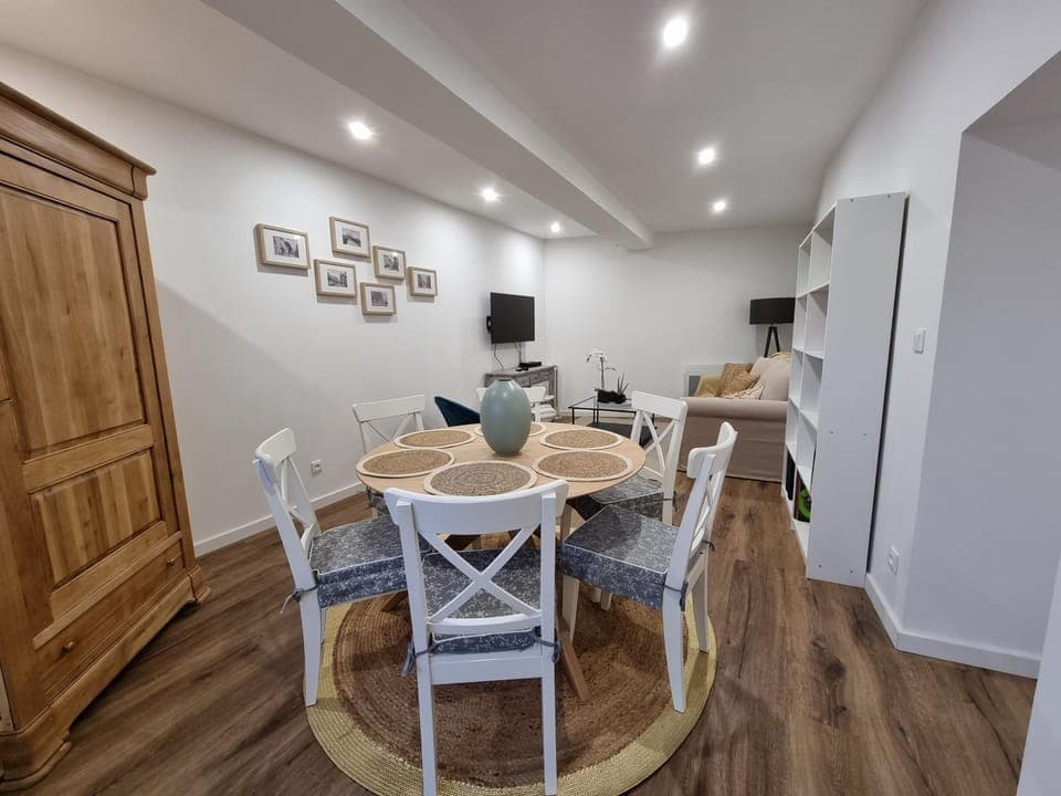 TV and multimedia, Living room, Dining area