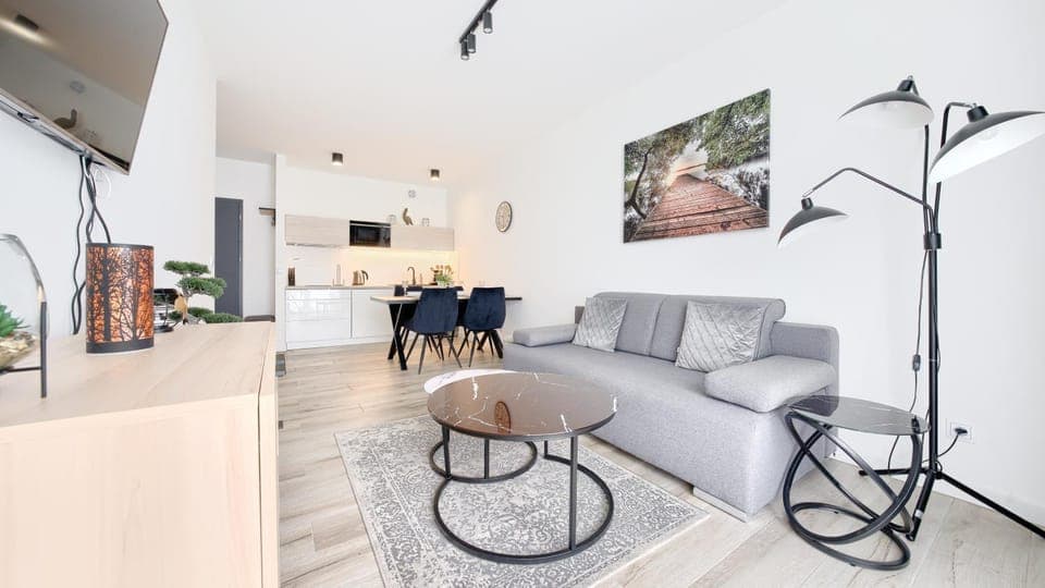 TV and multimedia, Kitchen or kitchenette, Living room, Seating area, Dining area