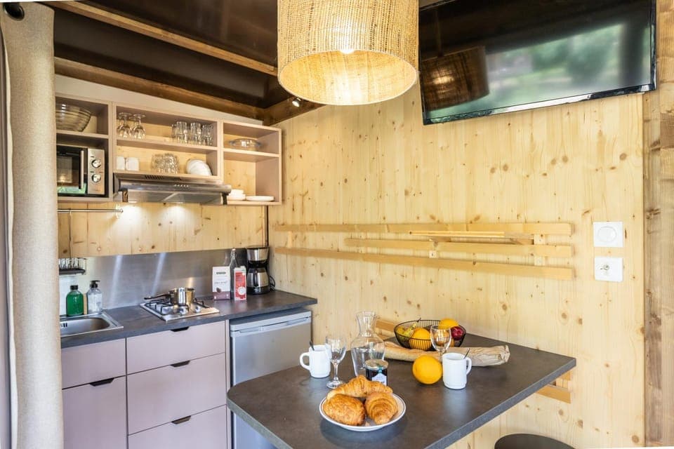 Kitchen or kitchenette, stove