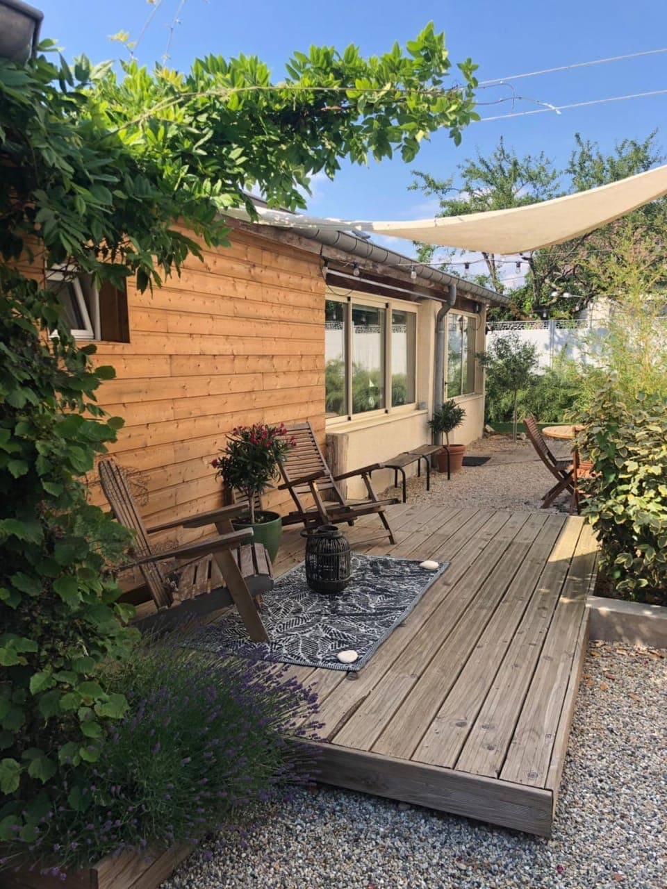 Property building, Patio, Day, Garden, Balcony/Terrace, Dining area, Garden view