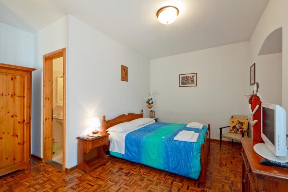 Bed, TV and multimedia