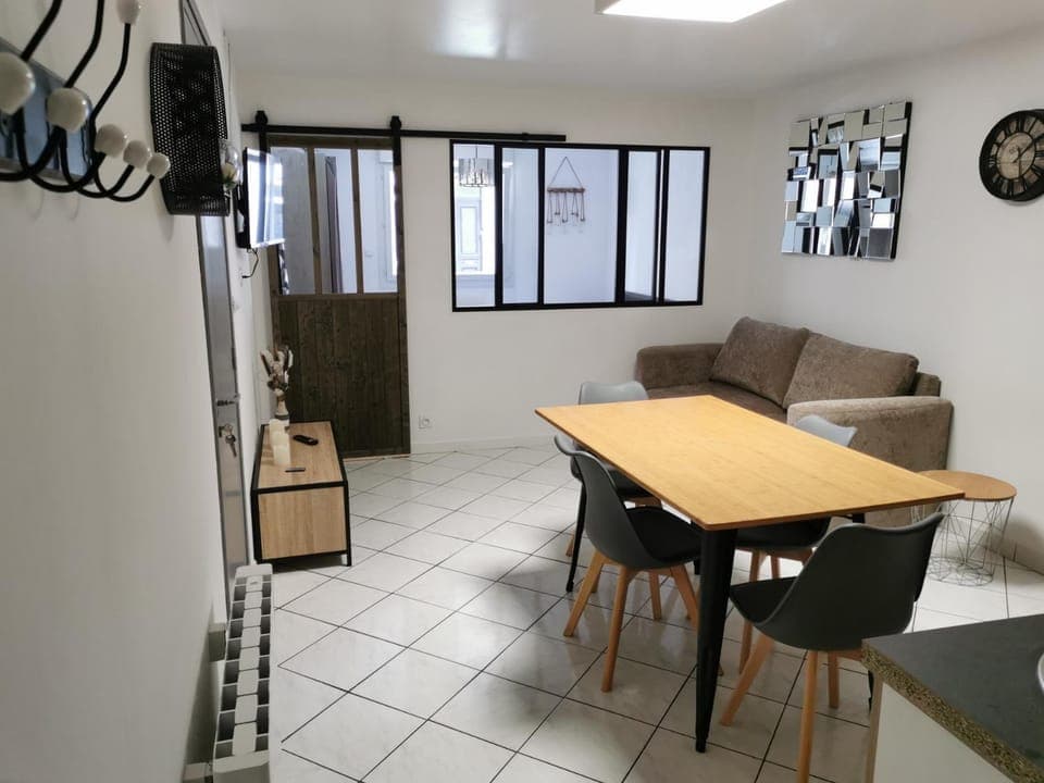 Nightclub / DJ, Dining area