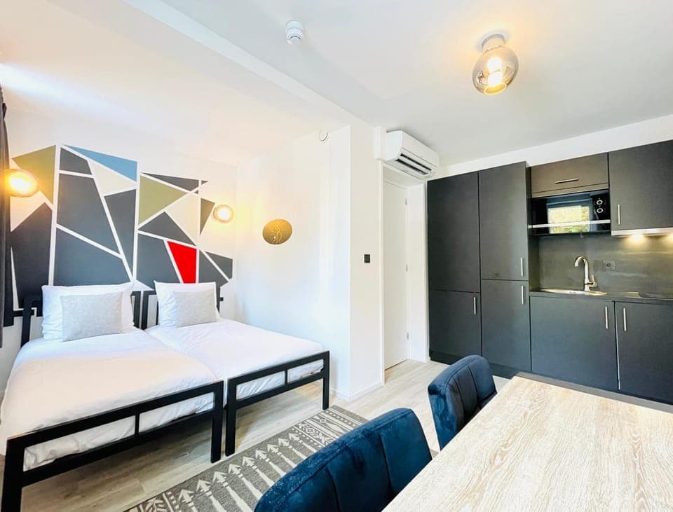 Kitchen or kitchenette, Bedroom