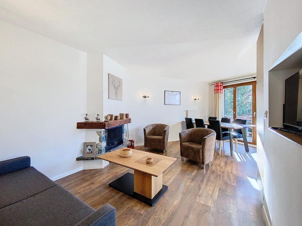 Communal lounge/ TV room, Living room