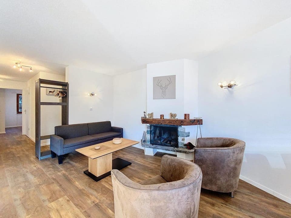 Communal lounge/ TV room, Living room