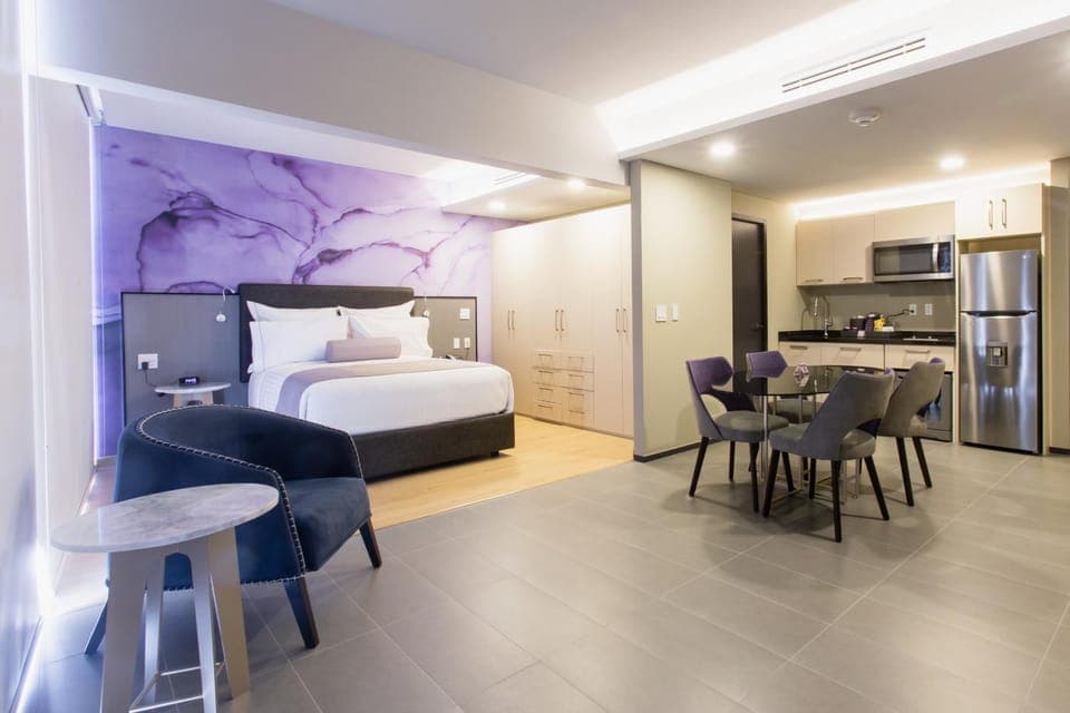 Photo of the whole room, Seating area