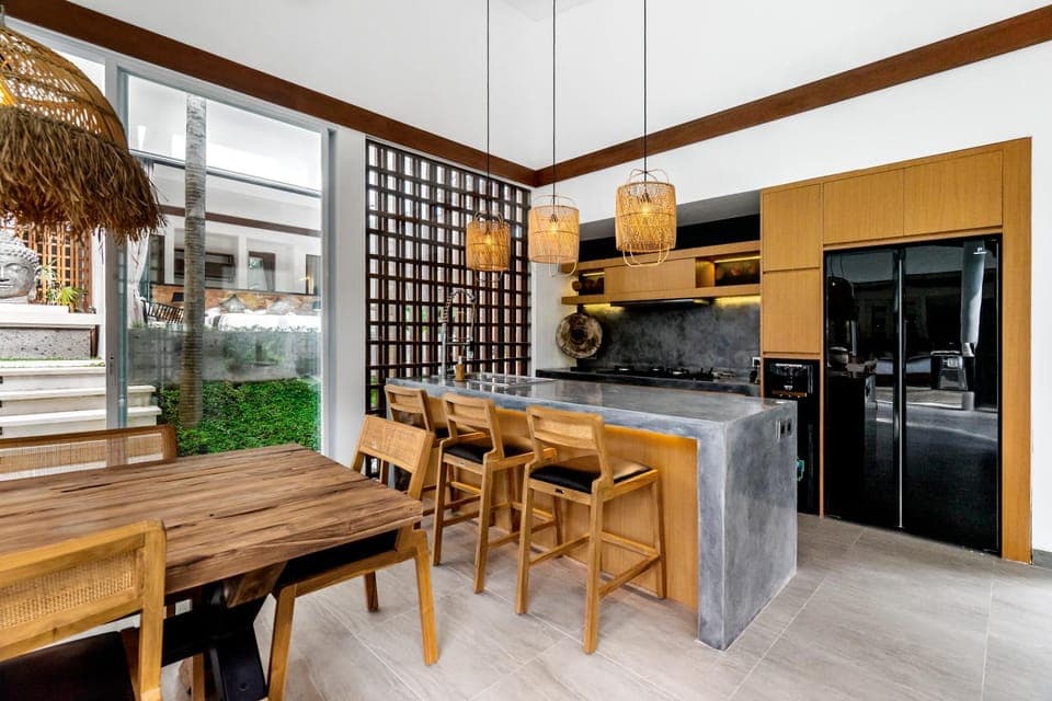 Coffee/tea facilities, Kitchen or kitchenette, Dining area, oven, stove