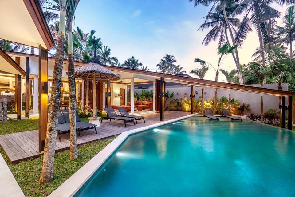 Property building, Natural landscape, View (from property/room), Pool view, Swimming pool, sunbed