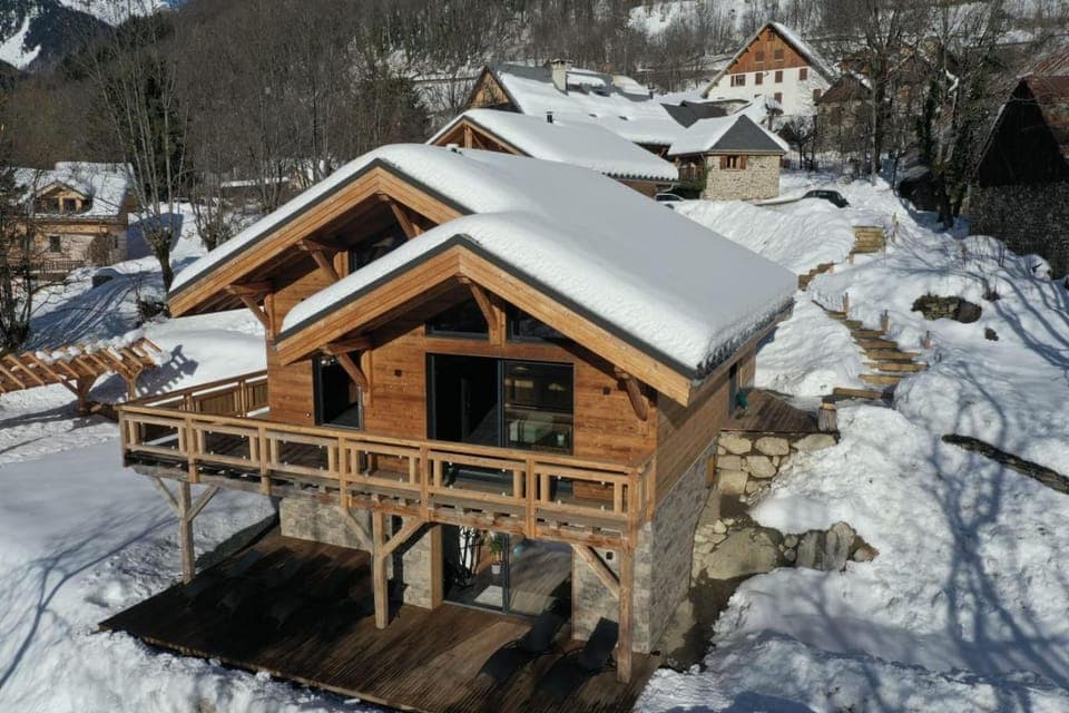 Property building, Day, Winter