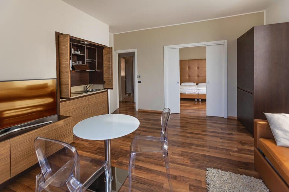 Kitchen or kitchenette, Living room