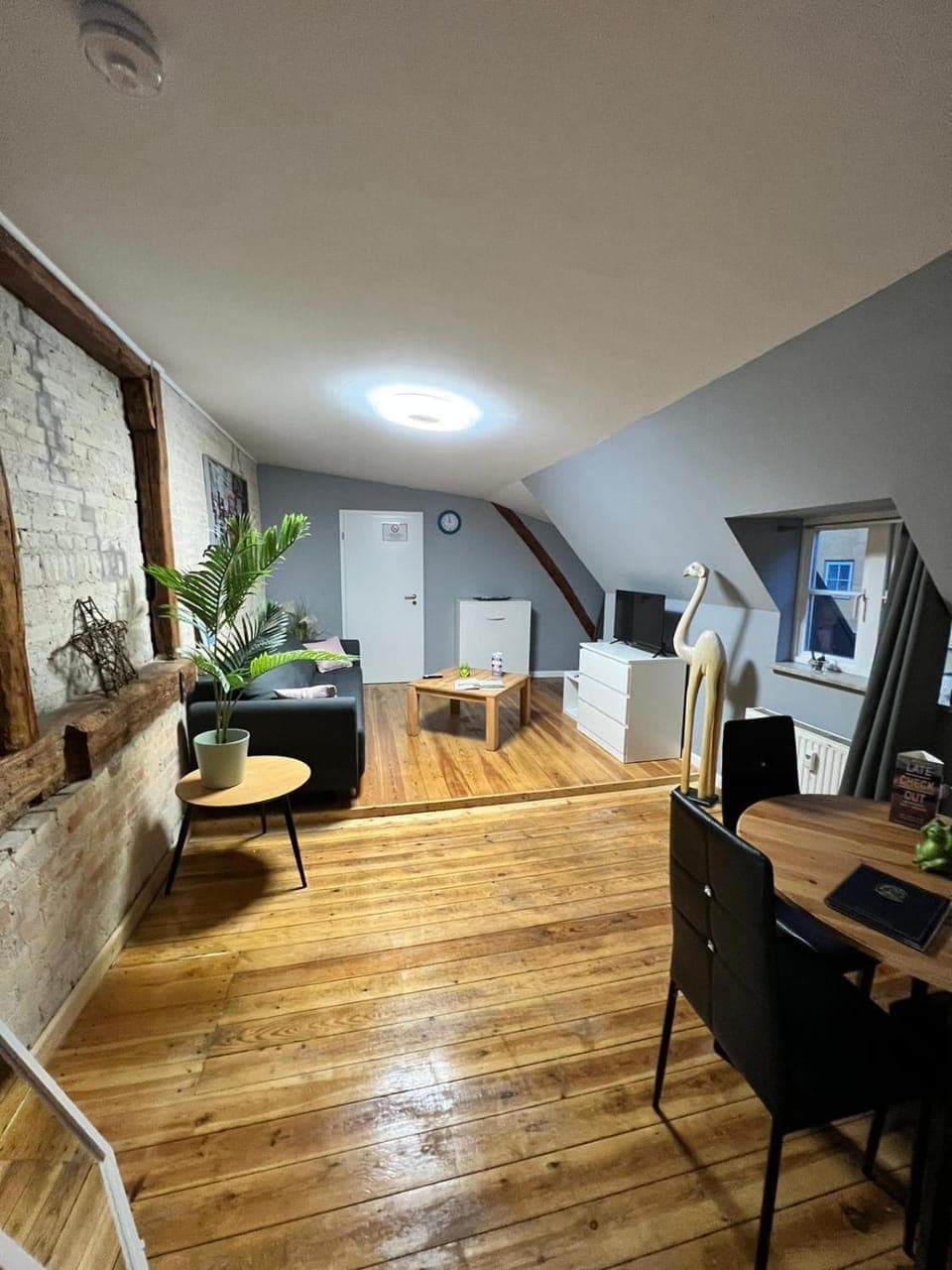 Communal lounge/ TV room, TV and multimedia, Seating area, Dining area, Food, Food, Lunch, Dinner, Dinner