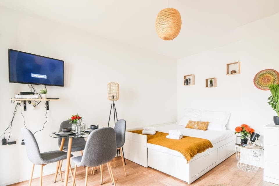 TV and multimedia, Seating area