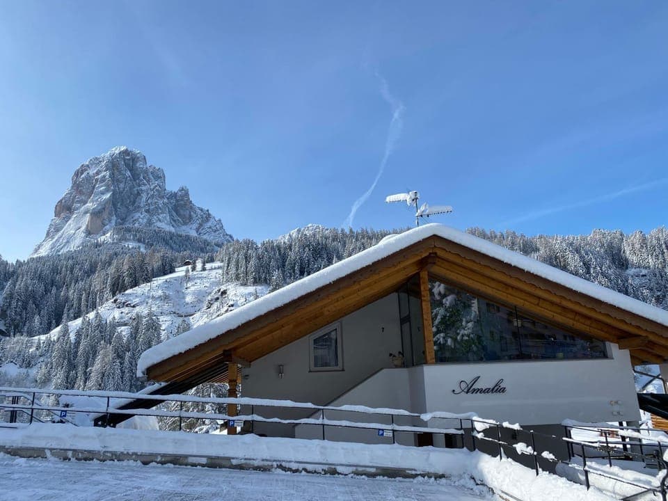 Property building, Winter, Parking