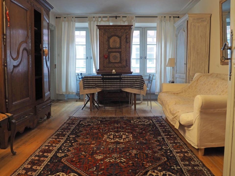 Living room, Seating area